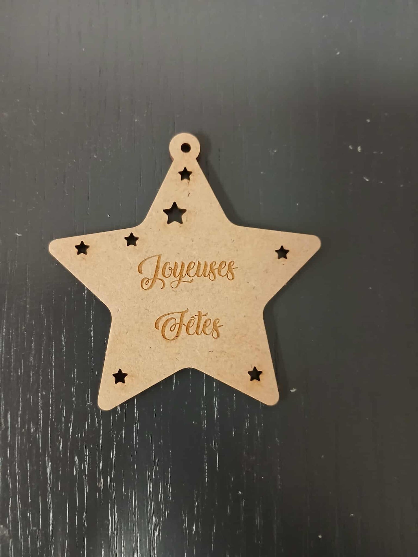 Étoile de Noël en bois – Gravure “Joyeuses Fêtes” ⭐