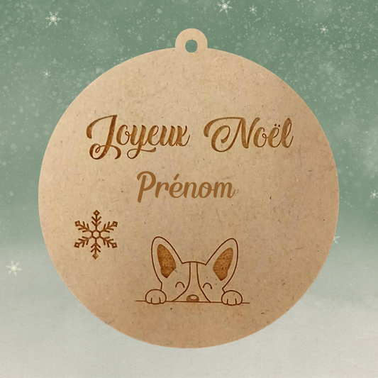 Boule de Noël personnalisée en bois – Gravure prénom & chien curieux 🐶