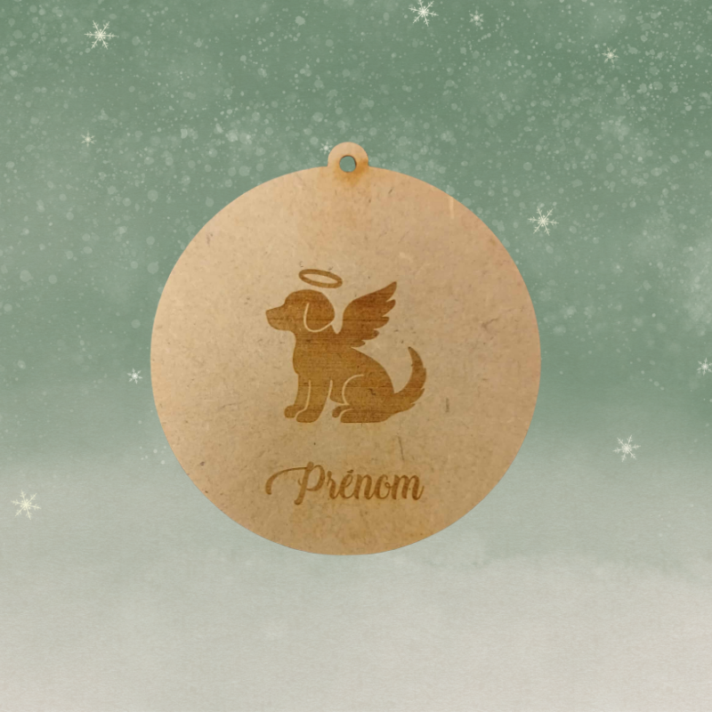 Boule de Noël personnalisée en bois – Chien ange avec prénom gravé 🕊️