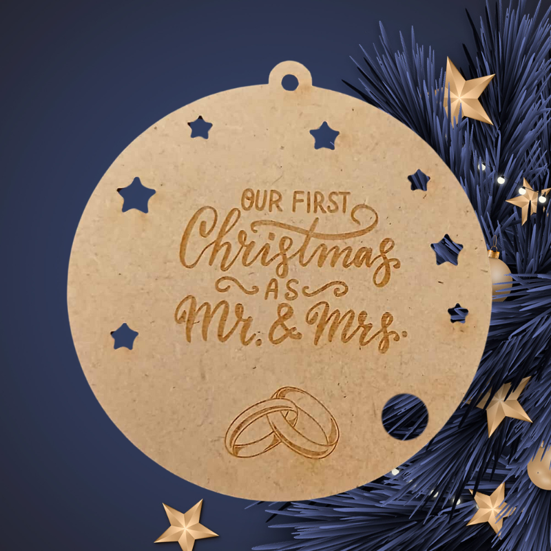 Boule de Noël en bois – Our First Christmas as Mr & Mrs 💍