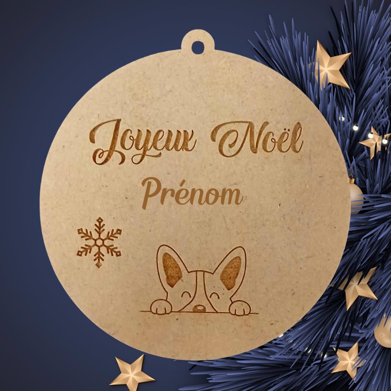 Boule de Noël personnalisée en bois – Gravure prénom & chien curieux 🐶