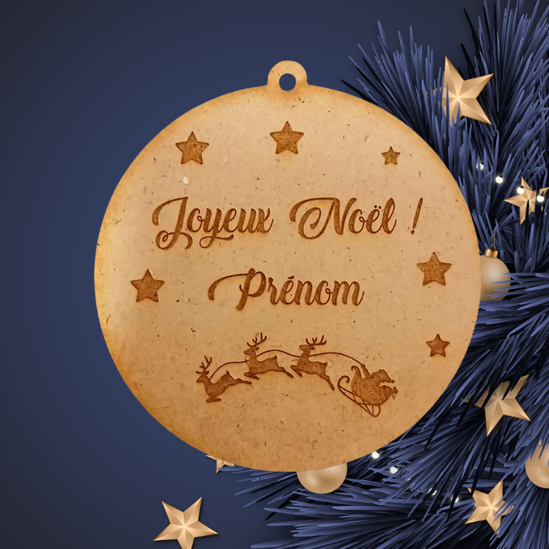 Boule de Noël personnalisée en bois – Père Noël, étoiles & prénom gravé 🎅✨