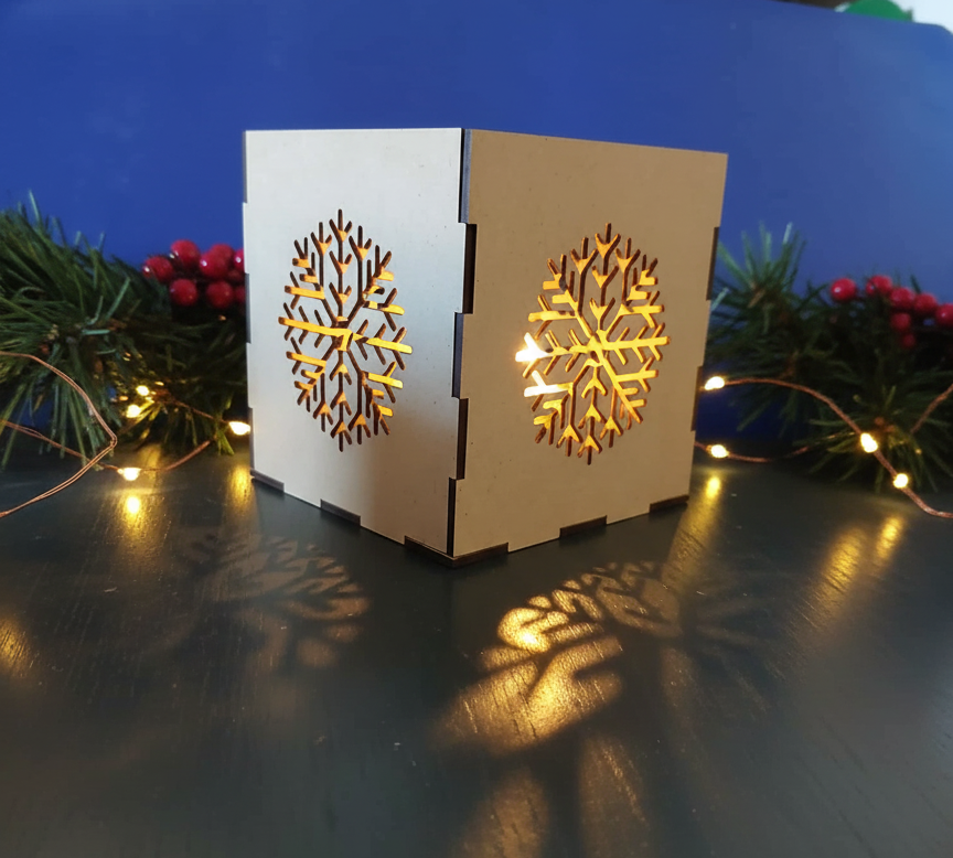 Photophore en bois motif flocon